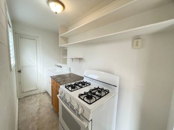$1,350 / 2br - 450ft2 - 266 N. School St. SEC 8 OK! Ground floor 2 Bed 1 Bath Available Now! (Honolulu)63939529837699121