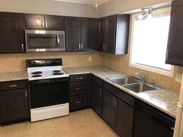 $950 / 1br - 650ft2 - Check the BeeHive near UNMC Nebraska Medicine, Creighton, Blackstone (Midtown Omaha)63681606078595123