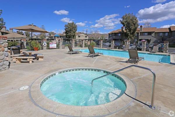 Rare 1 BR Gem-Modern Kitchen, Balcony, Fitness Center! 1