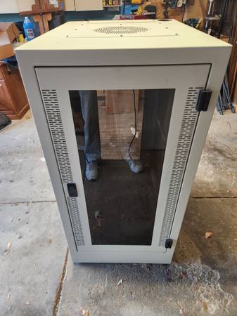 Fully enclosed half rack 1