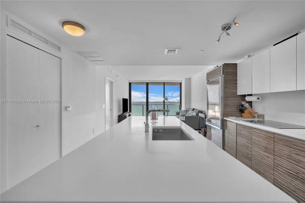 $695,000 / 2br - 1100ft2 - Large 2 Bedroom 2 Bath Icon Bay Edgewater (Edgewater)64051002237826123