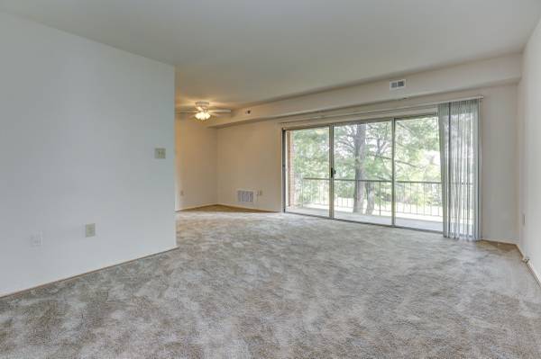 $1,975 / 2br - 880ft2 - Dreams do come true - Real closets, great view! (Washington)63896509329411121