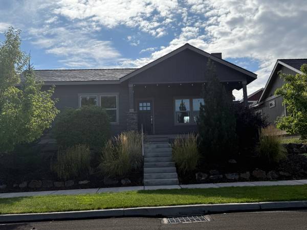$2,495 / 3br - 1607ft2 - Casa de 3 dormitorios en el NE, 2 baños, calefacción/gas con chimenea, aire acondicionado, patio cercado, garaje!63839290586497120