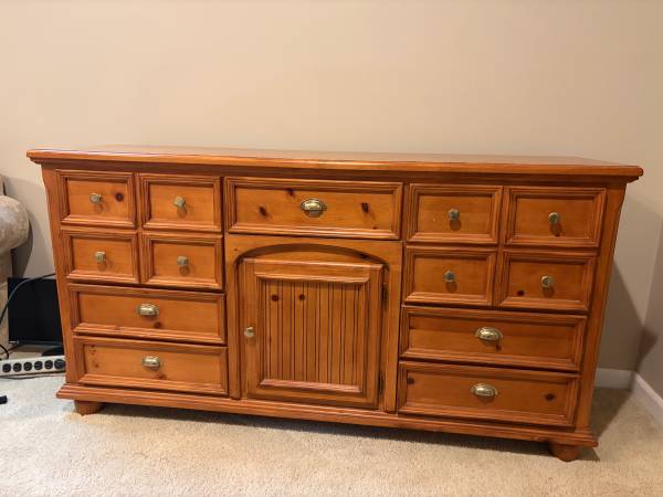 Solid Wood King Bedroom set - bed, 2 dressers 1