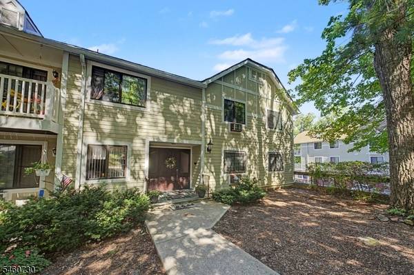 2 Bed / 2 Bath One-Floor Condo – In-Unit Laundry, Garage, Pool, Deck 1