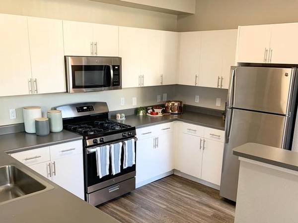 $3,788 / 3br - 1305ft2 - Gran Vecindario, Casas Recién Renovadas Disponibles, Encimeras de Granito (dublin / pleasanton / livermore)63695766724995123