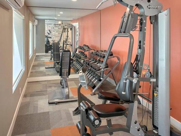 $1,384 / 1br - 674ft2 - Reserved Parking, Easy Public Transportation Access64031307878275124