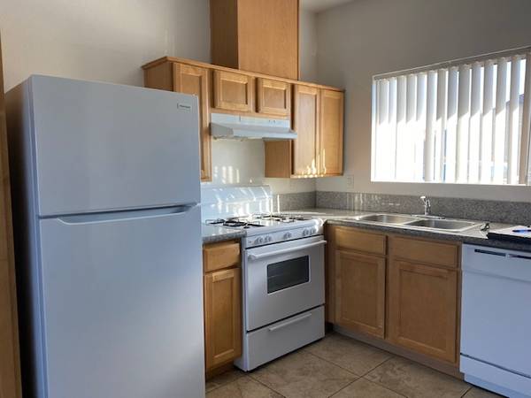 $975.00 / 2br - 900ft2 - Modern 2 Bed, 2 Bath Apartment w/garage in Bullhead City | $975/mo63799590754307122