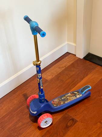Jetson Sonic The Hedgehog Light-Up Kick Scooter (Ages 3+) 1
