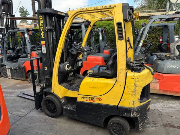 Price Reduced HYSTER S50FT Forklift 5000 lbs For sale 1