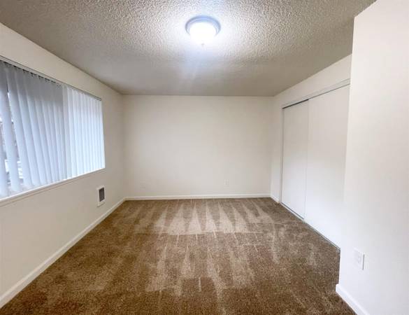 $1,725 / 2br - APP FEE WAIVED on MOVE - Green Courtyard, Easy Commute to Downtown (Milwaukie Heights)63956503736834122