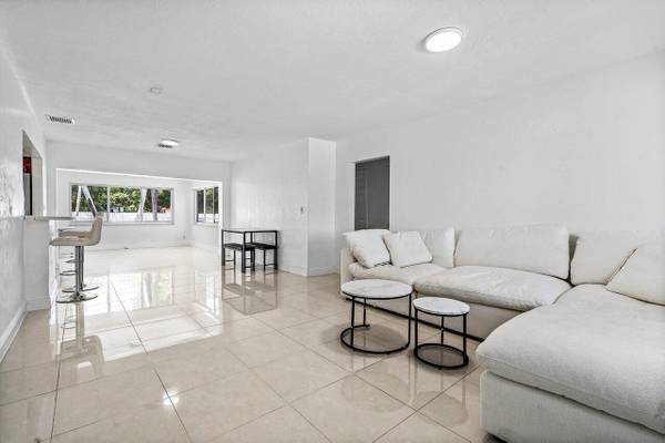 $594,900 / 3br - 1844ft2 - 3B/2B Single Family Home in Hollywood (Hollywood)63379710277505123