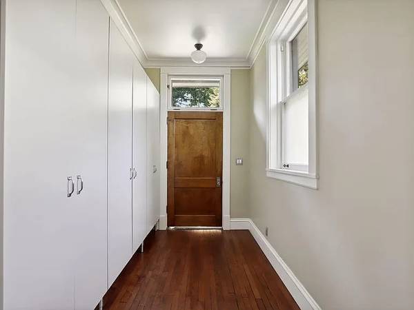 $820 / 2br - 1363ft2 - ''Updated 2BR Apartment in Mount Curve''!! (Minneapolis)63797857685635124