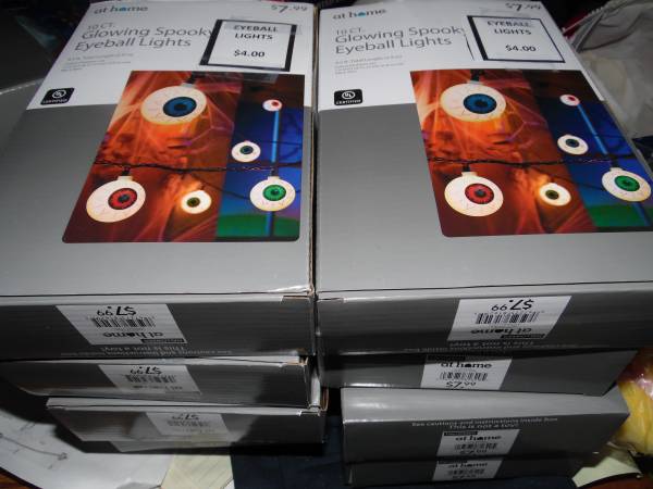 10 Count Halloween Lighting Eyeballs --New In Box-Half Price— 1
