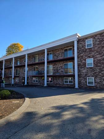 $1,895 / 1br - 700ft2 - North Weymouth King-sized Walk To Beach & Bus Out Front HT/HW Included63817562504067120