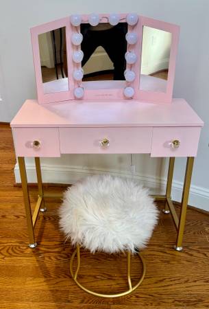 FAO Schwarz Kids Vanity Table & LED Mirror Lights + Stool 1