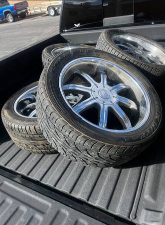 22” rims  gmc / chevy 500 OBO 1