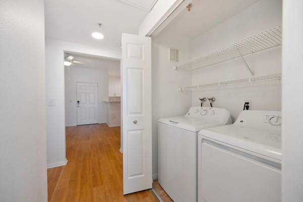 $2,539 / 1br - 743ft2 - Vistas a la montaña, 2 piscinas y spa, parrillas de gas en ambas piscinas (Otay Ranch)63663941018883121