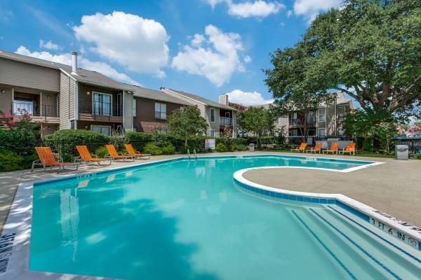 $1,050 / 1br - 742ft2 - Vaulted Ceilings, Bark Park, 1 bedroom (2804 Belt Line Road, Garland, TX)63867602425473122