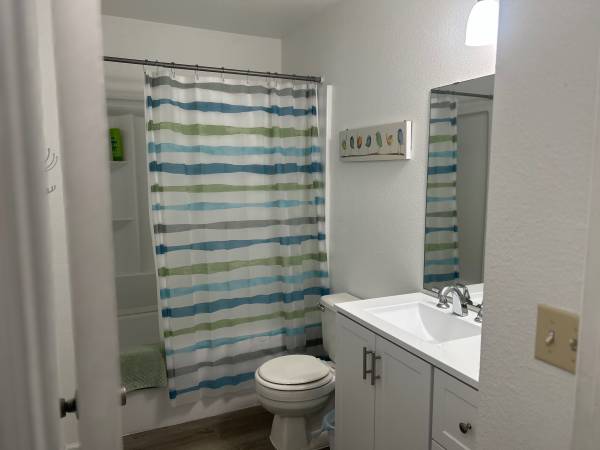 $1,680 / 2br - 1050ft2 - Large 2/bd 2bath 2 Car Garage (Visalia)63809838311425123