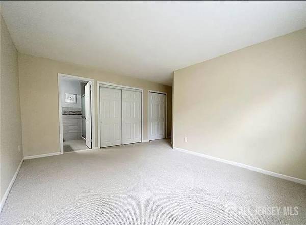 $1,800 / 2br - Unidad de 2 dormitorios en planta baja en Harbour Club (Sayreville)63676257713027123