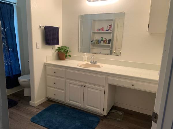 $950 / 1br - Habitación linda con balcón (condado de Napa)63833988153603123