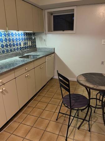 $1,600 / 2br - 950ft2 - Intern Guestroom - Apartment - on Capitol Hill (Washington DC, on Capitol Hill)63896033867011123