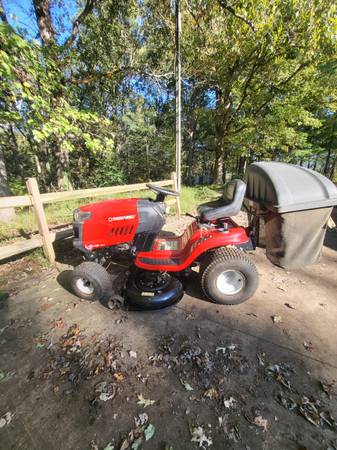 Troy-Bilt Riding Lawn Mower - 42inch cut 1
