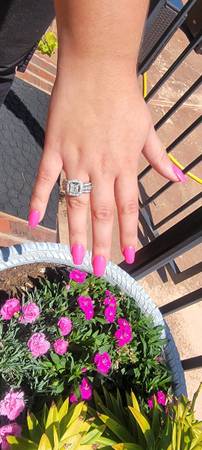 Beautiful 4 carat diamond wedding ring - $7,700 (Newcastle)63471292611457124