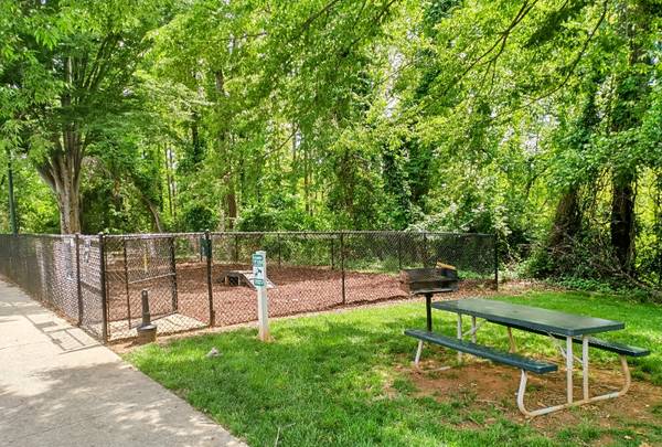 $1041.00 / 2br - 840ft2 - Cozy 2 Bed/1.5 Bath Apartment in Lynchburg, VA - Available 9/8/2025 -63851967544451122