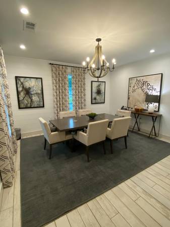$1,149 / 3br - 2 MONTH'S RENT FREE !! 3 BED 2 BATH CLASSIC!!!63902942127747122