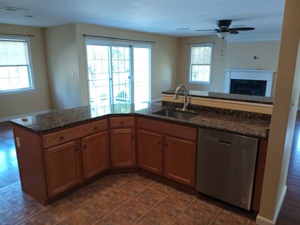 $3,200 / 2br - Beautiful condo for rent located in Abington (Abington)63863137051907124