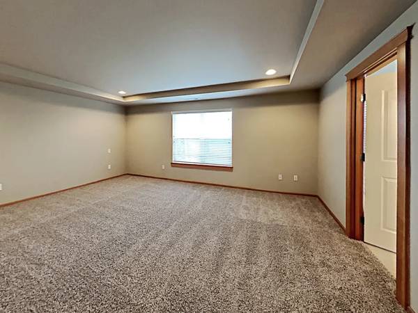 $2,400 / 4br - 3045ft2 - Casa en Puyallup 4 habitaciones 2.75 baños (Puyallup)63852481788931121