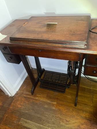 Singer sewing machine 1