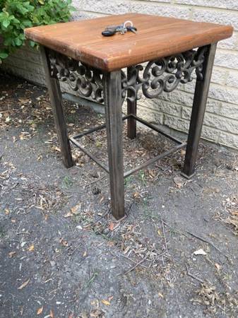 end table 2X2 Iron 1