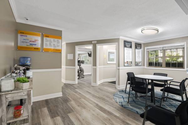 $1,710 / 1br - 850ft2 - Spacious Rooms, Steps to Two Bus Routes, 1/bd 1/ba63896153579778123