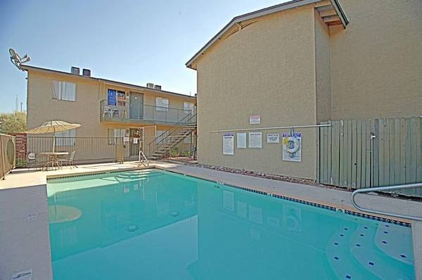 $1,075 / 1br - 605ft2 - Pool, Ceiling Fan, Air Conditioner, Courtyard64024997430786122