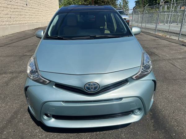 2015 Toyota Prius V Pkg 5 Tech Pkg --Techo, Navi, Cuero, Completo-- - $18,995 (kirkland)63613982208641121