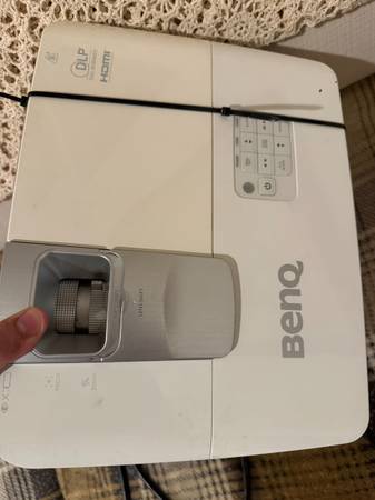 BenQ W1070 1080p 3D Projector - Tested, Ceiling Mount + HDMI 1