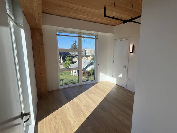 $1,294 / 1br - 448ft2 - Adjustable Radiant Flooring, Ceiling Fans, Microwave (540 NE 99th Ave, Portland, OR)63914740963842124