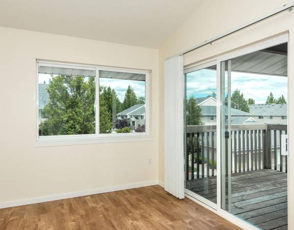 $1,649 / 2br - Onsite Tot Lot, Lush Green Lanscaping - Extra Cabinet Space, WD Set (Beaverton / Aloha)63914738855810121