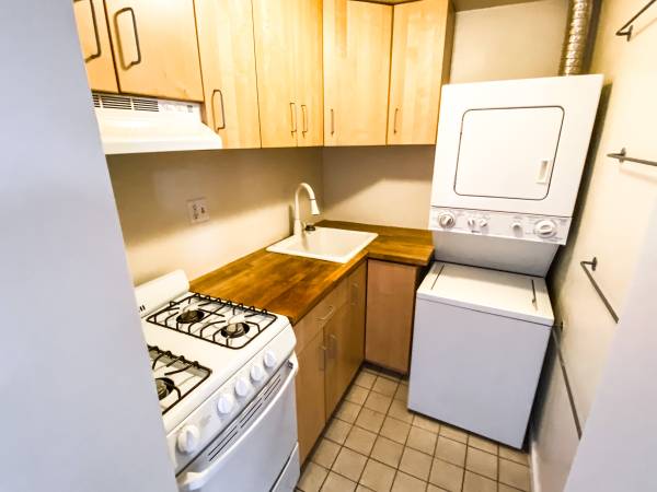 $1,595 / 1br - Spacious 1BR/1BA Located Above Kiddo! 1136 Pine St (Washington Square west)63666799603075122