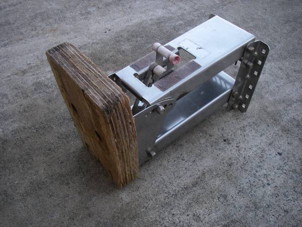 Kicker Motor Bracket 1