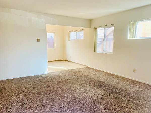 $3.495 / 3 habitaciones - 900 pies² - ¡UBICADO EN EL CORAZÓN DE PACIFIC BEACH! ¡APARTAMENTO DE 3 HABITACIONES Y 1 BAÑO! ¡$3.495/mes! (1213 Felspar Street)63663785689473121