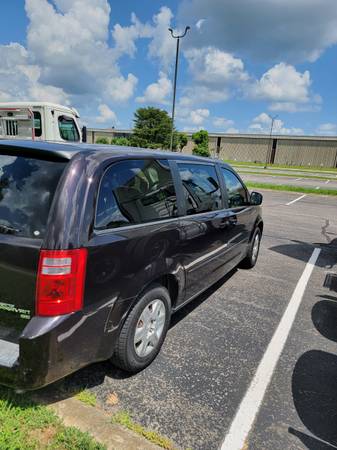 2010 dodge grand caravan - $2,000 (Gallatin)63621512893699123