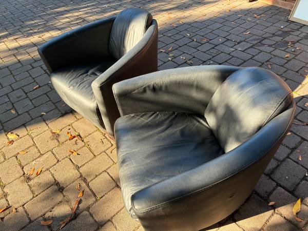 Black modern chairs(2) 1