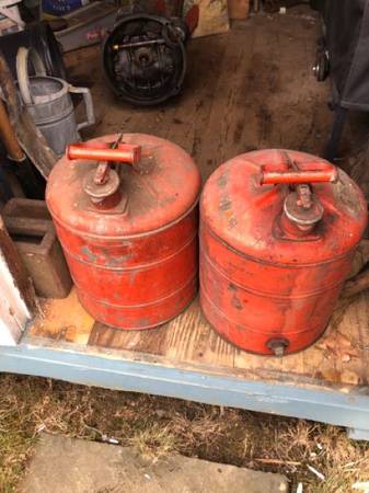 Oil cans 5 gal 1