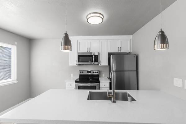 $2,695 / 2br - 760ft2 - 2 Bed/1Bah~Newly Available W/Air Conditioning/Energy Efficient+Parking (berkeley)63936604254722120