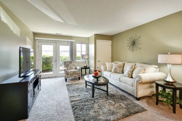 $1,835 / 2br - 978ft2 - Vinyl throughout unit, stainless steel appliances & upgrade fixtures (2330 Samson Way, Waukegan, IL)63846717237761124