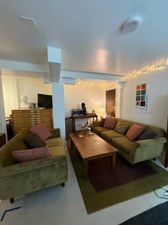 $281 / 800ft2 - Station in shared Artist Studio available (Mission)64030484424963122